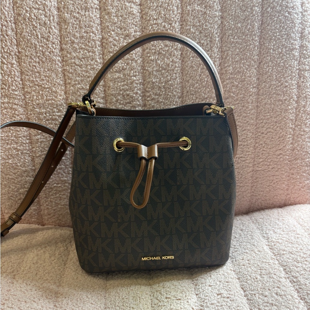🤎MICHAEL KORS🤎 - SURI BUCKET BAG